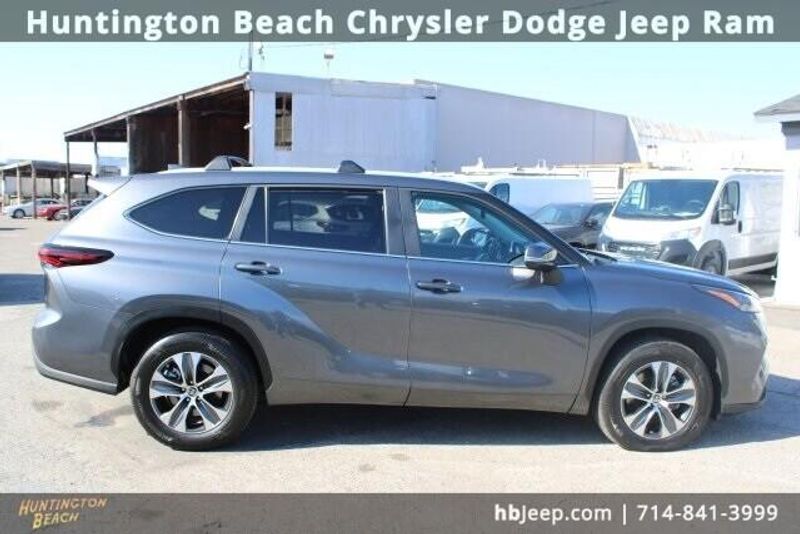 2024 Toyota Highlander XLEImage 3
