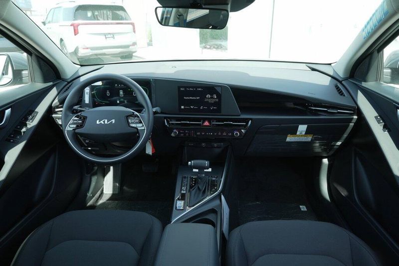 New 2026 Kia Niro LXImage 17