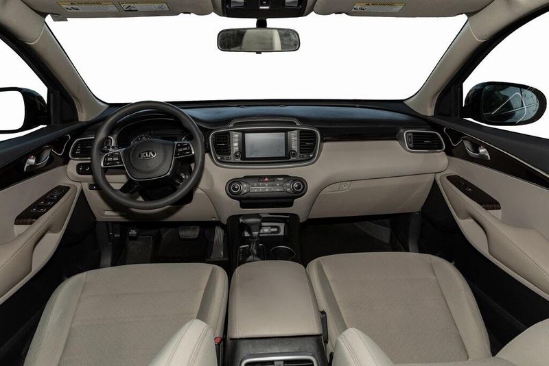 2020 Kia Sorento LXImage 13