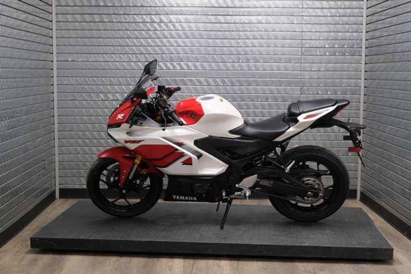 NEW 2026 YAMAHA YZFR3 ABS 70TH ANNIVERSARY EDITION Image 6