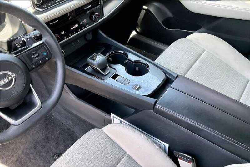 Used 2023 Nissan Rogue SVImage 17