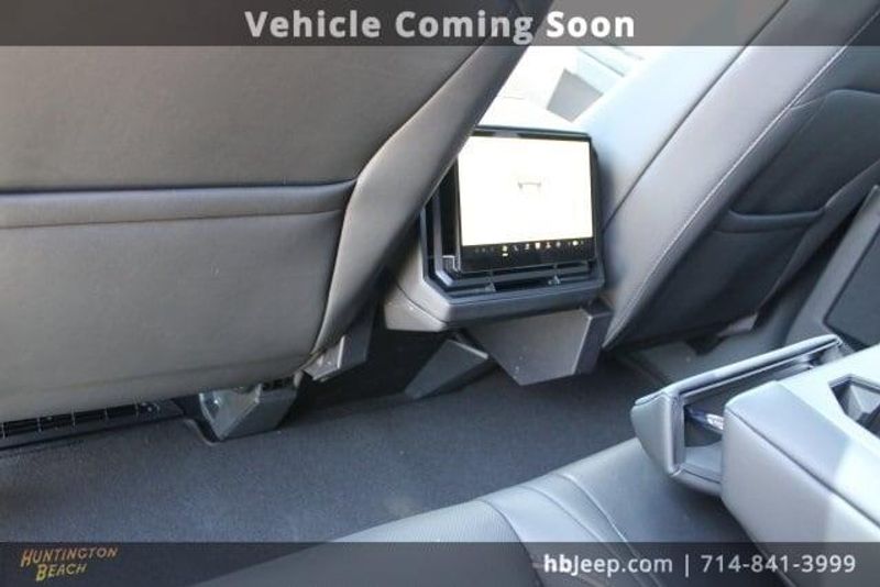 2024 Tesla Cybertruck BaseImage 43