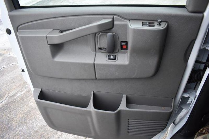 New 2025 Chevrolet Express 3500 Work VanImage 30