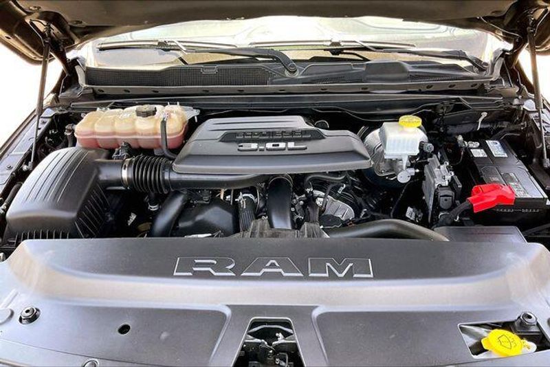 Used 2022 RAM 1500 LimitedImage 9