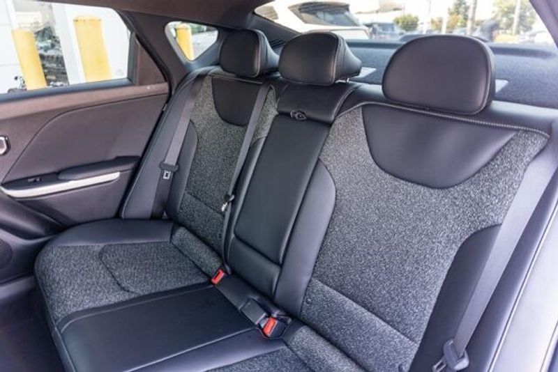 New 2025 Kia K4 GT-LineImage 14