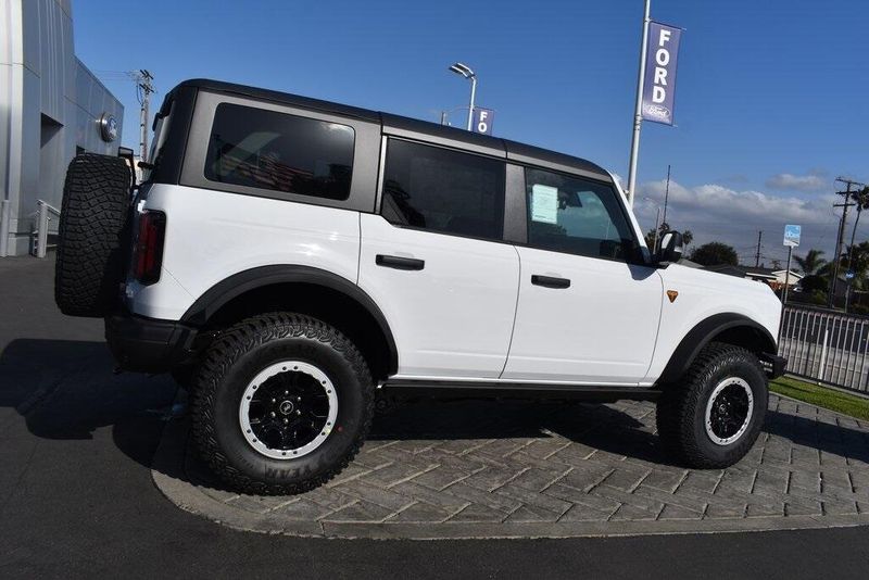 2024 Ford Bronco BadlandsImage 2