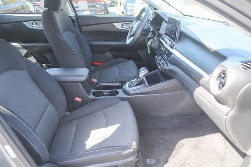 2022 Kia Forte LXSImage 17