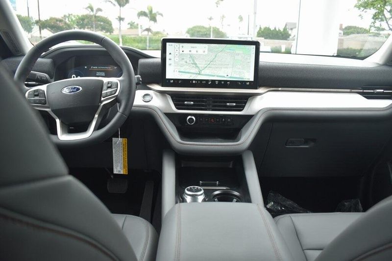 New 2025 Ford Explorer ActiveImage 12