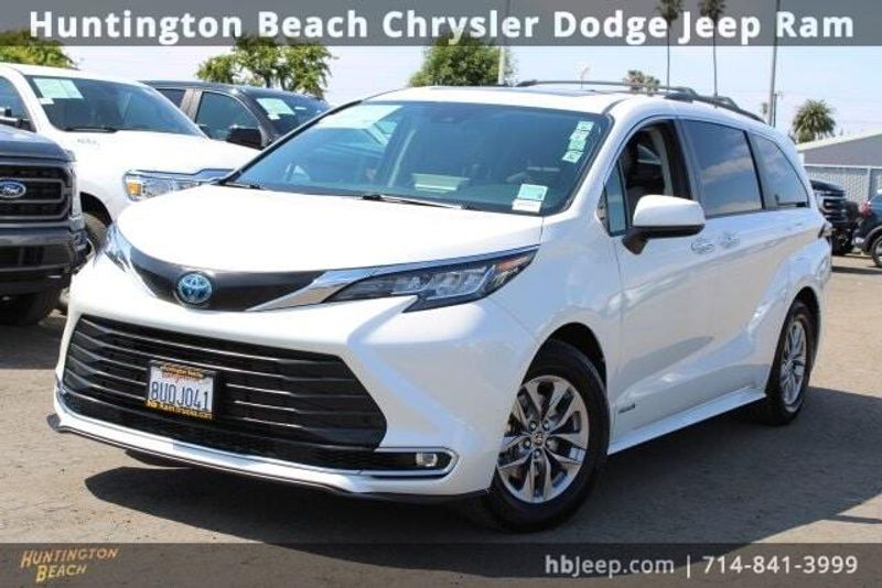 2021 Toyota Sienna XLEImage 11