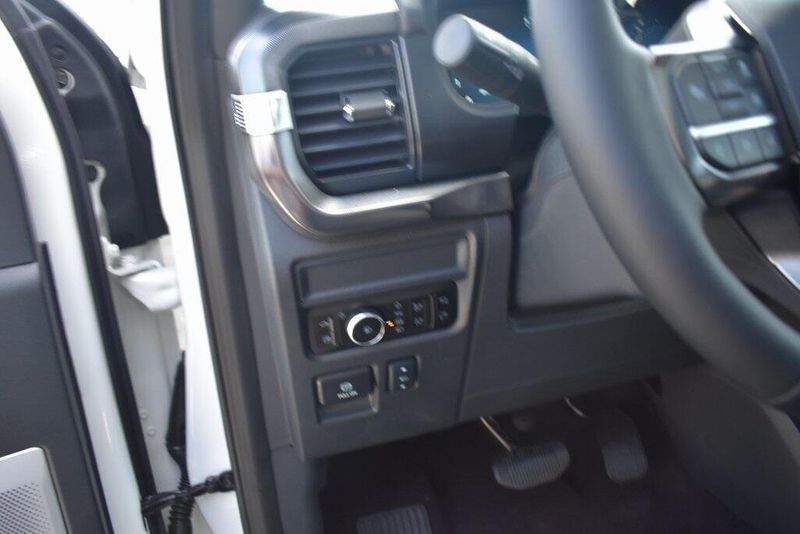 New 2025 Ford F-150 PlatinumImage 22