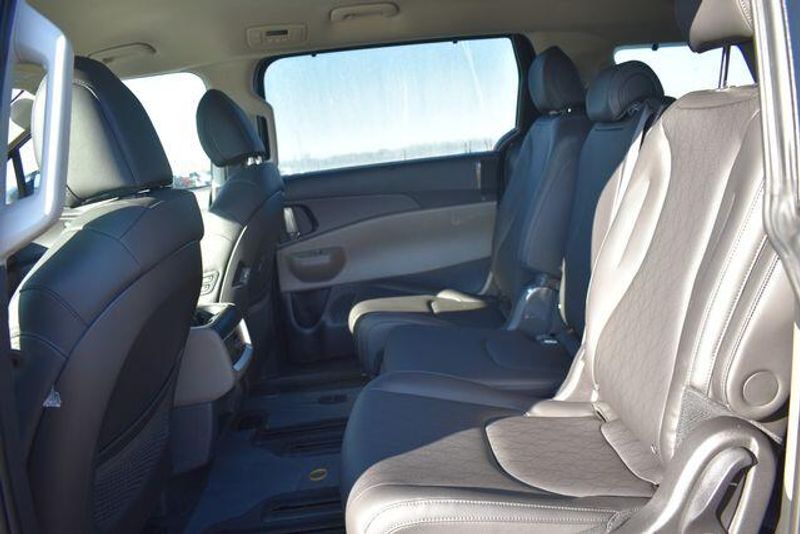 New 2026 Kia Carnival Hybrid EXImage 21