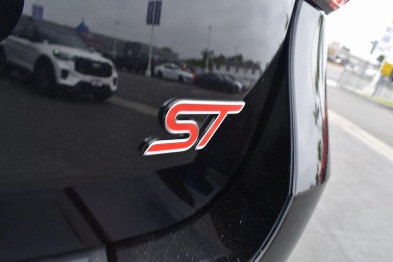 New 2025 Ford Explorer STImage 5