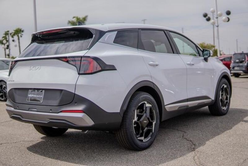 2026 Kia Sportage EXImage 7