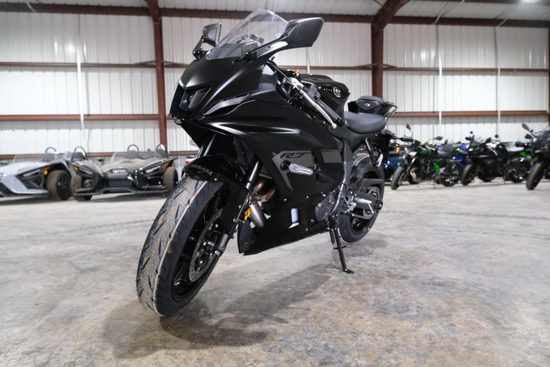 2025 YAMAHA YZFR7 MATTE RAVEN BLACK 