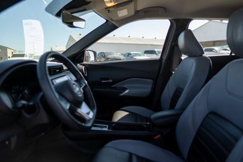 Used 2022 Nissan Kicks SRImage 11