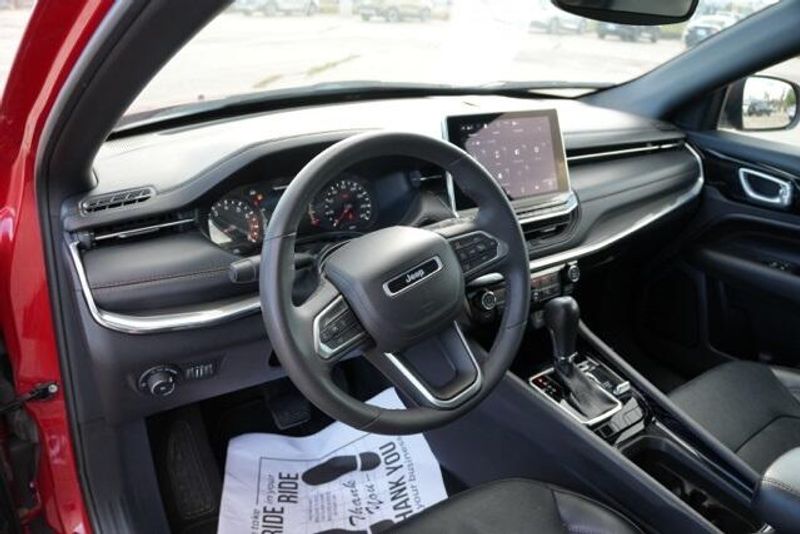 Used 2023 Jeep Compass LimitedImage 10