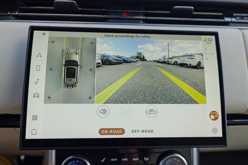 2023 Land Rover Range Rover SE photo 45