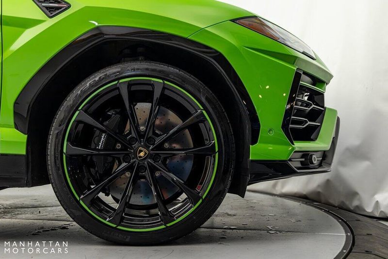 2021 Lamborghini Urus Pearl CapsuleImage 9