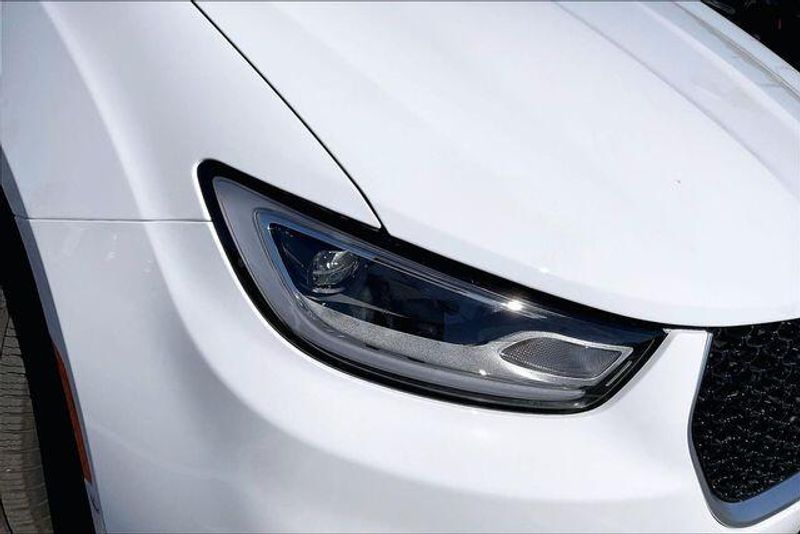 New 2026 Chrysler Pacifica PinnacleImage 11