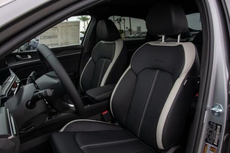 2025 Kia K5 GT-LineImage 2