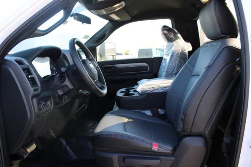 2024 RAM 2500 Tradesman Regular Cab Harbor BodyImage 30