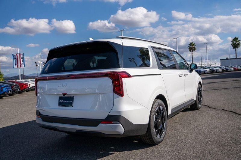 New 2026 Kia Carnival EXImage 5
