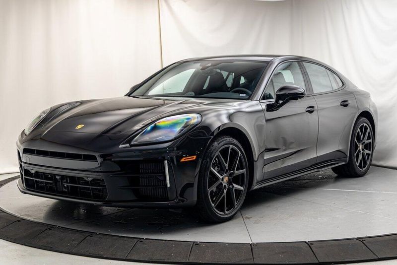 2025 Porsche Panamera 4Image 1