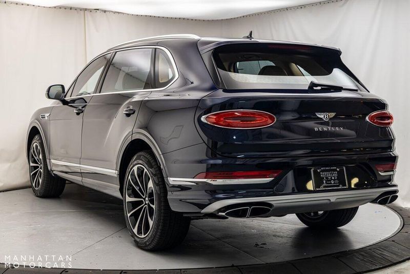 2023 Bentley Bentayga EWB Image 10