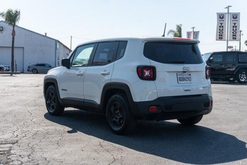 Used 2018 Jeep Renegade SportImage 5