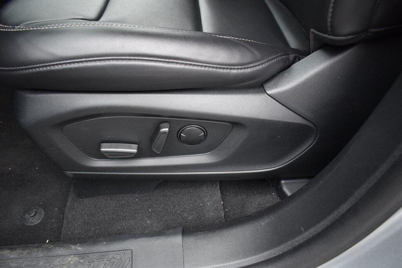 Used 2023 Ford Explorer XLTImage 15