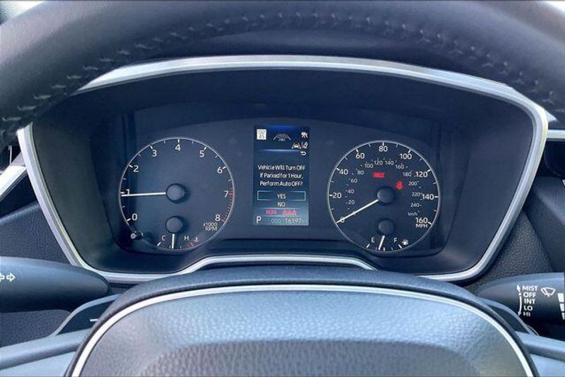 Used 2025 Toyota Corolla Hatchback SEImage 20