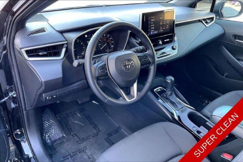 Used 2025 Toyota Corolla Hatchback SEImage 14