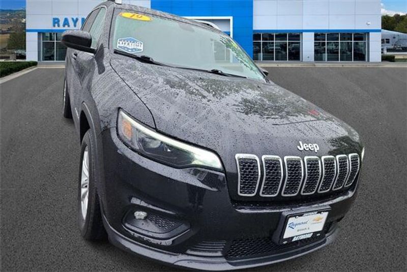 2019 Jeep Cherokee LatitudeImage 2