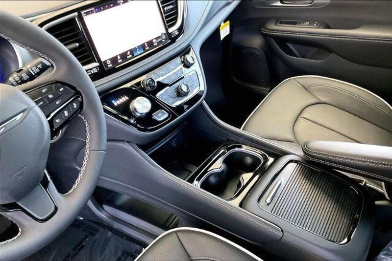 New 2027 Chrysler Pacifica LimitedImage 5