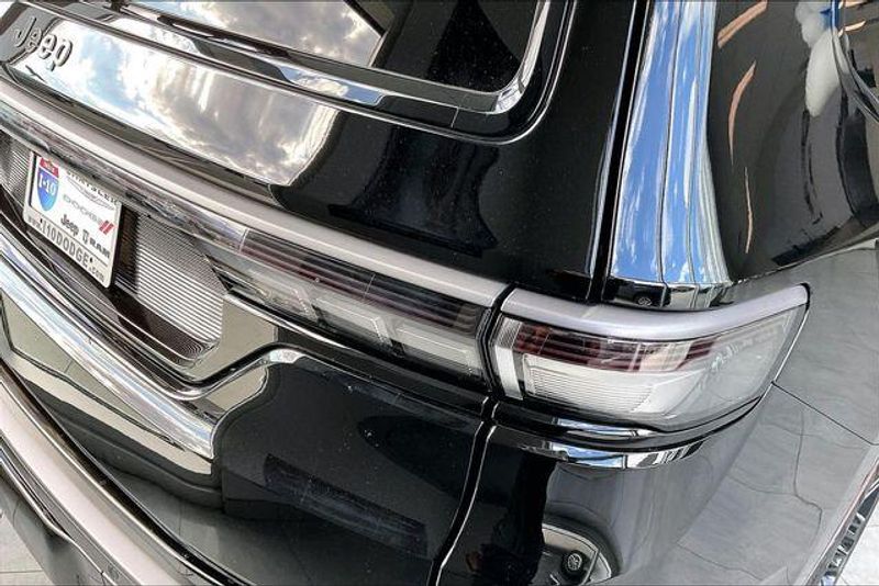 2026 Jeep Grand Wagoneer L Limited Reserve 4x4Image 10