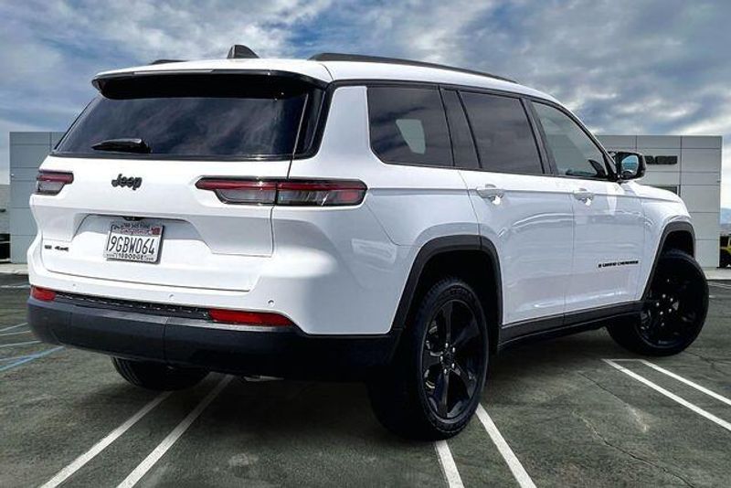 Used 2023 Jeep Grand Cherokee L AltitudeImage 12