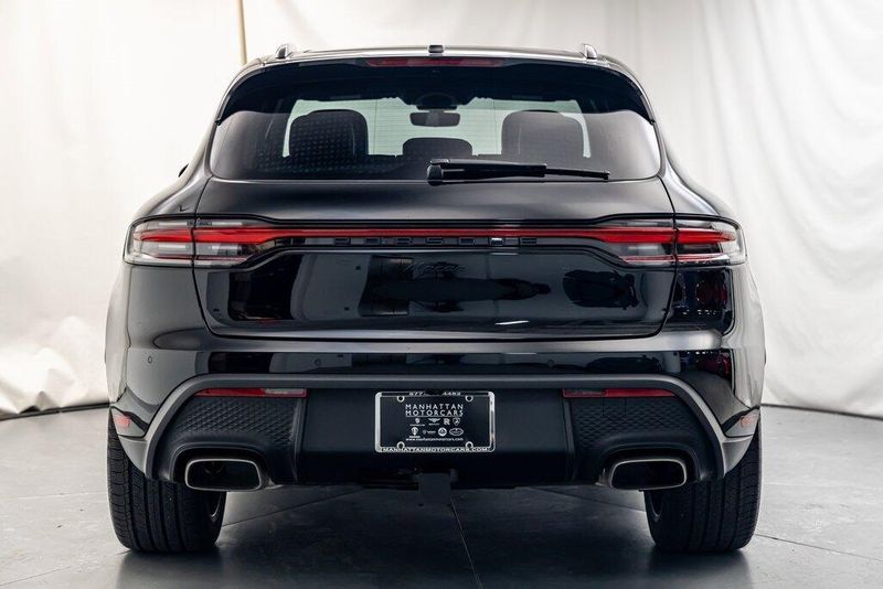 2024 Porsche Macan BaseImage 4