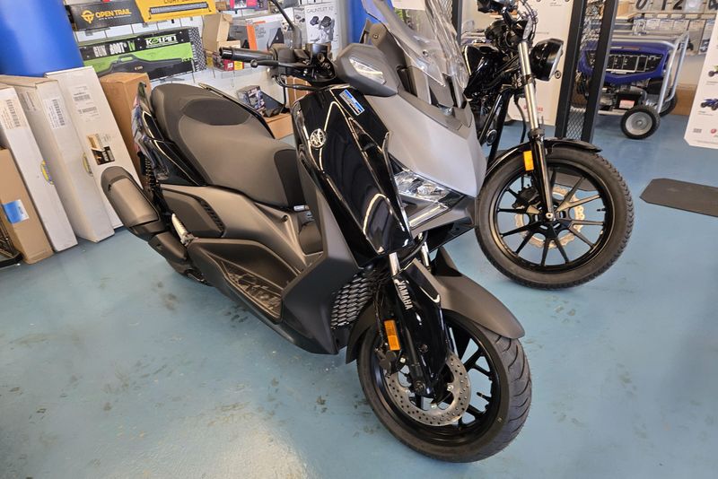 2025 YAMAHA XMAX MIDNIGHT BLACK 