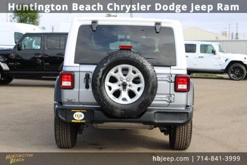 2021 Jeep Wrangler Unlimited IslanderImage 4