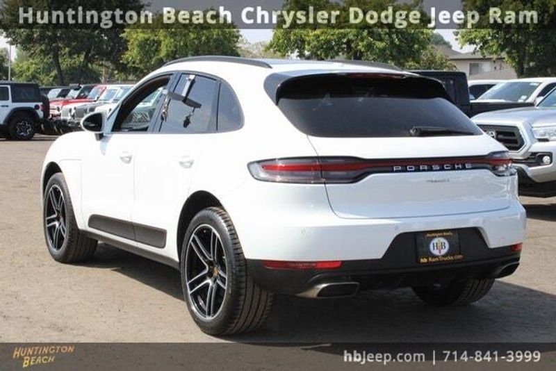 2020 Porsche Macan BaseImage 3
