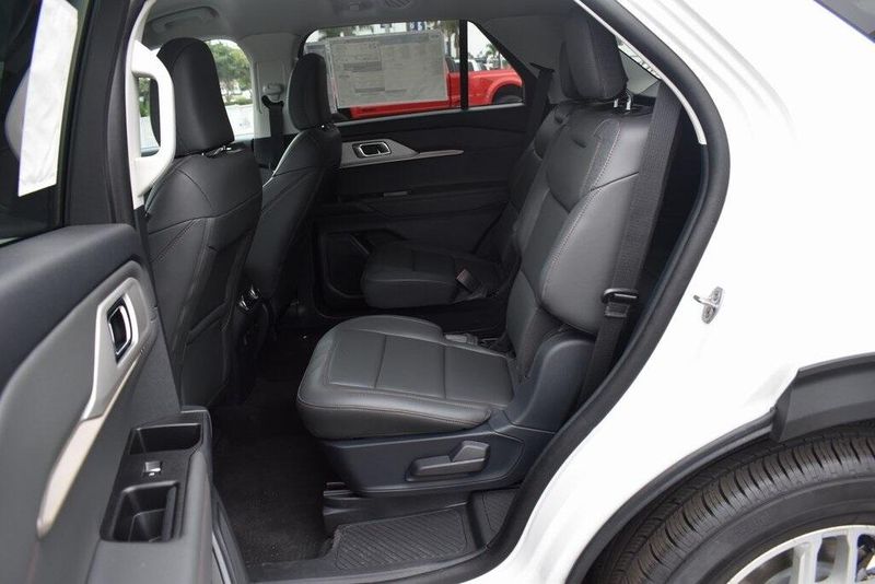 New 2025 Ford Explorer ActiveImage 9