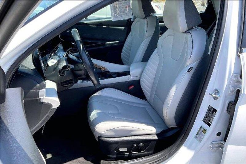 Used 2024 Hyundai Elantra LimitedImage 24