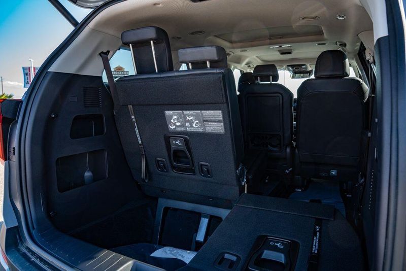 New 2026 Kia Carnival Hybrid SXImage 17