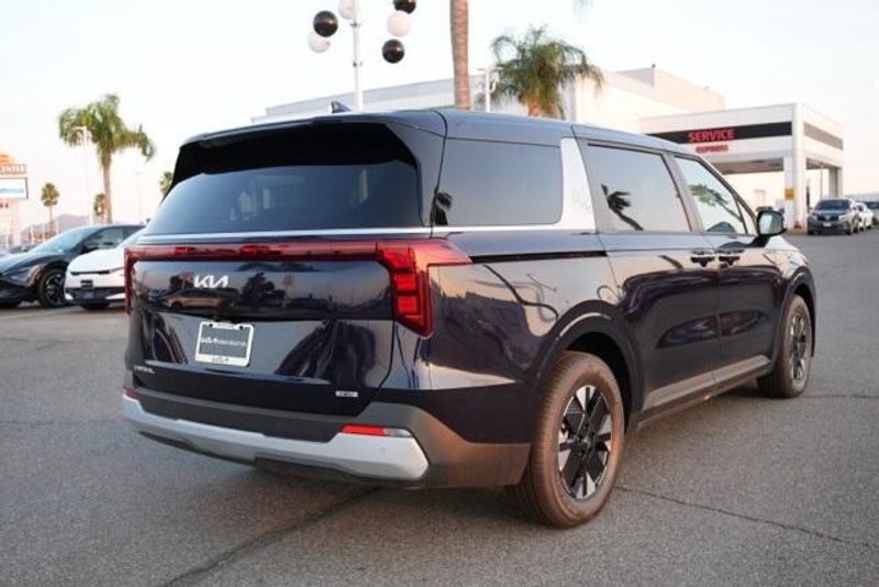 New 2026 Kia Carnival Hybrid LXSImage 7