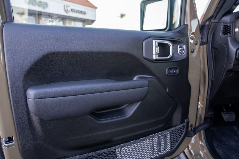 New 2026 Jeep Gladiator Image 24