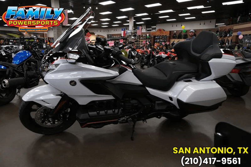 2024 HONDA GOLDWING TOUR PEARL WHITE 