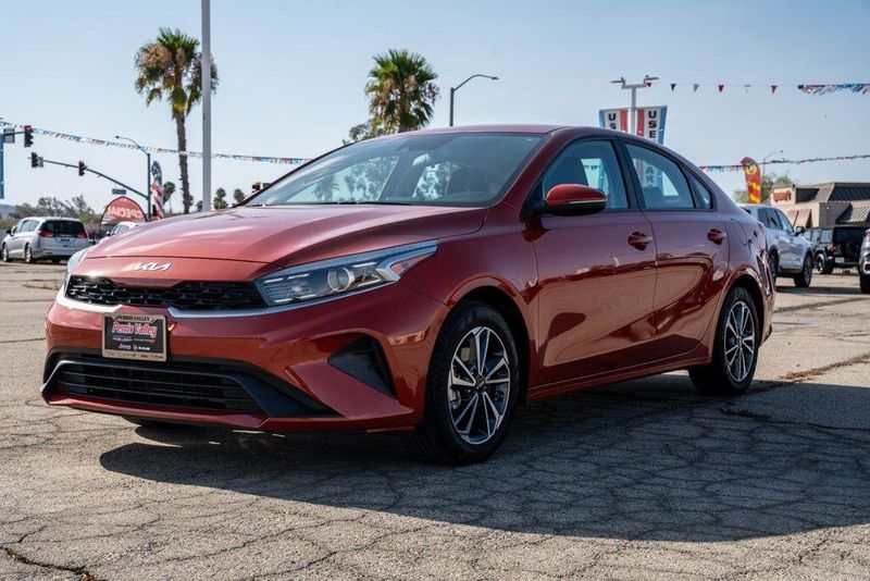 Used 2023 Kia Forte LXSImage 3