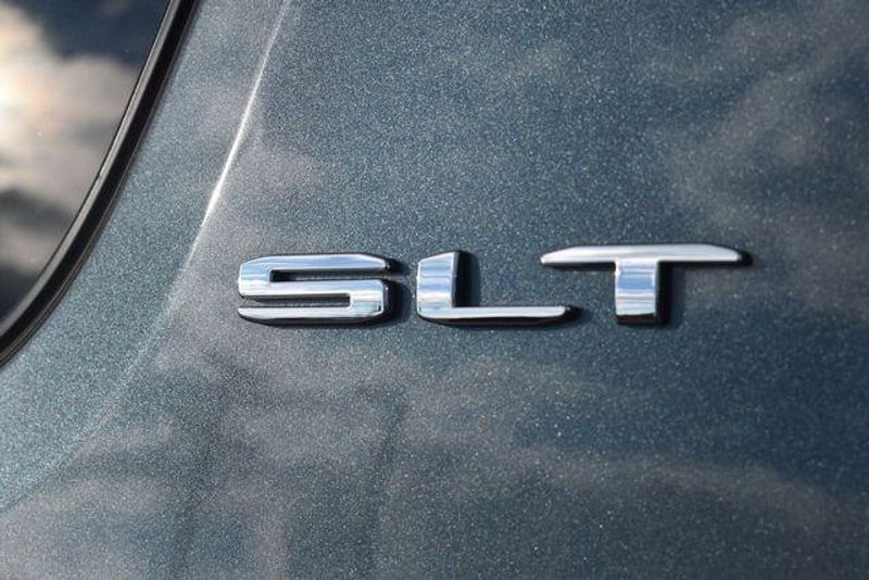 Used 2020 GMC Acadia SLTImage 16