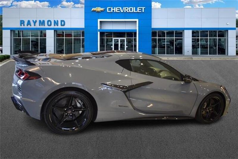 2025 Chevrolet Corvette E-RayImage 2