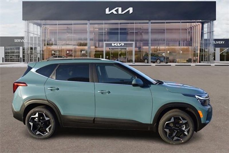 2025 Kia Seltos EXImage 2